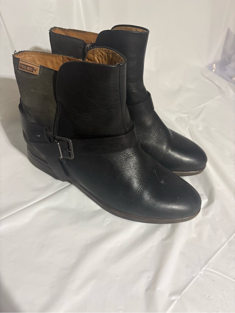 PIKOLINOS Black Leather and gray Buckle Ankle Boots
